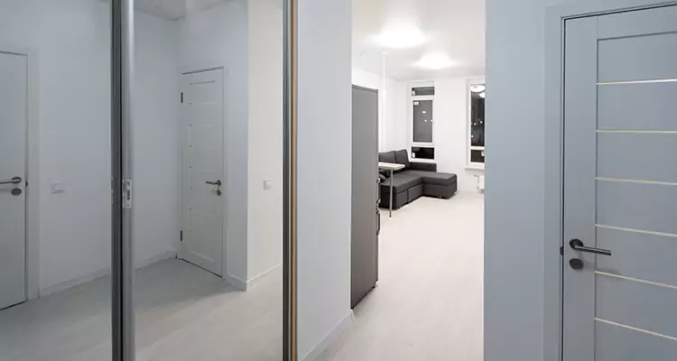 Modern Mirrored Closet Doors Repair in Wright, FL